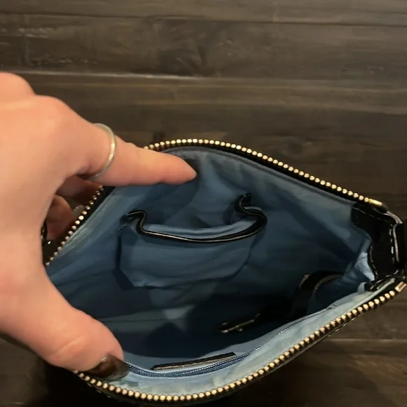 Dooney & Bourke Medallion Crossbody Letter Carrier Y2K - Picture 8 of 8